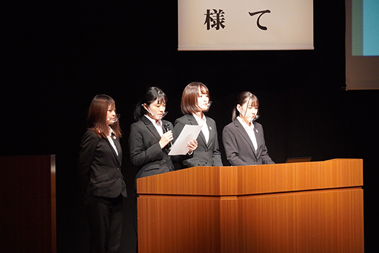 学生団体ディベラボによる発表の様子