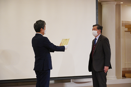 チーム名「青森冷菓」受賞式の様子