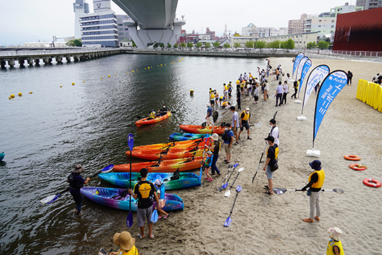 「あおもり駅前ビーチ」のオープンイベントに協力しました