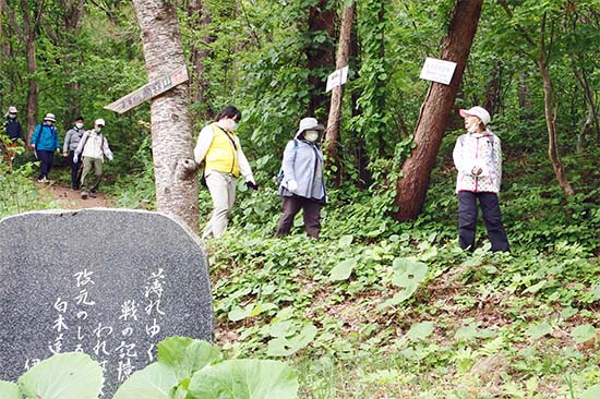 ウォーキング中の見守り等を行い、丁寧にクアガイドさんのサポーターを務めました。