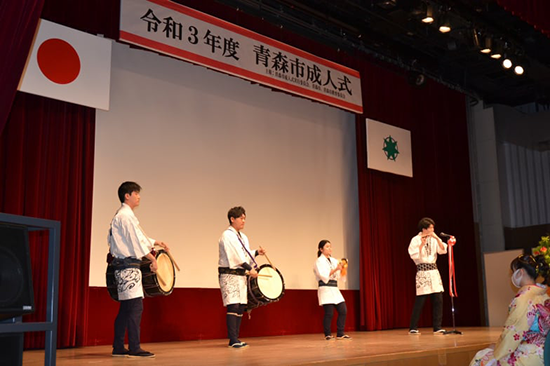 2021年度青森市成人式でねぶた囃子サークルが演奏しました