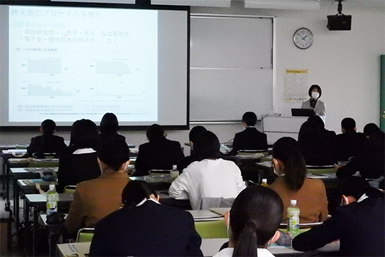 看護学部　中川孝子准教授による模擬授業