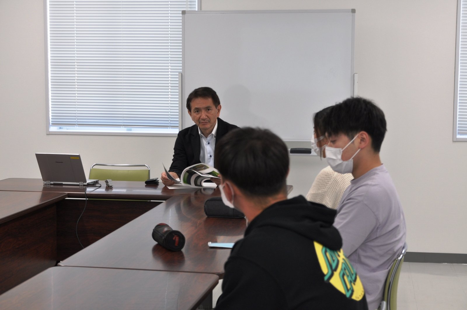 ワーケーションの第一人者・松田智生 氏が経営法学部竹内ゼミ3年生と懇談しました