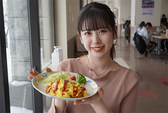 青森中央学院大学・青森中央短期大学カフェテリアはランチタイムのメニューが充実しています