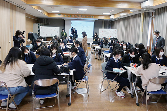 青森南高校との交流会の様子