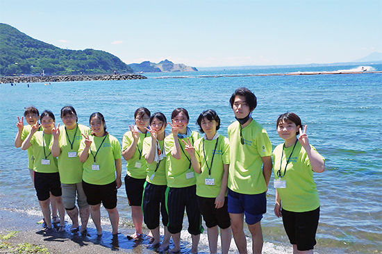 浅虫地区のドイツ式健康ウォーキング（7/18）に学生が参加しました
