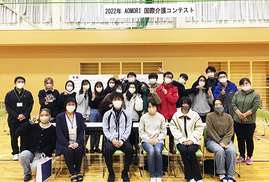 2022 AOMORI 国際介護技術コンテストでの集合写真