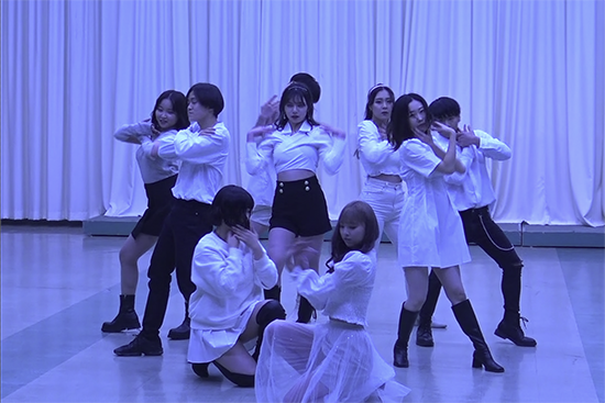 K-POPサークルによるダンスパフォーマンスが披露されました。