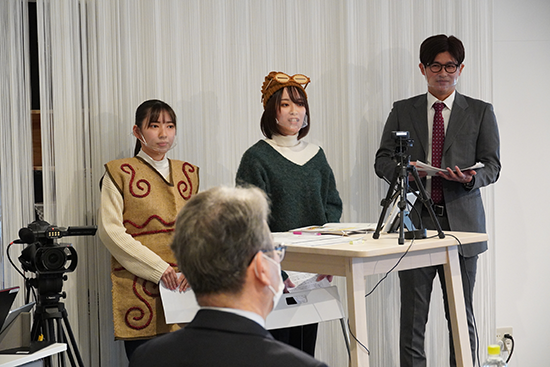 「青森学生団体ディベラボ」によるプレゼンテーションの様子