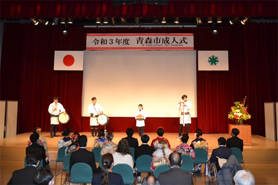 2021年度青森市成人式でねぶた囃子サークルが演奏しました