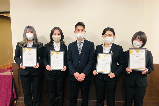 参加した学生たちとの記念撮影