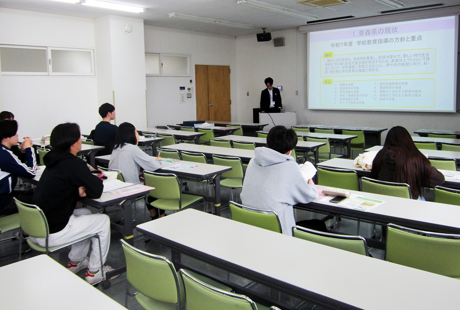 教育実習前に青森県教員採用試験担当者による講話を実施しました