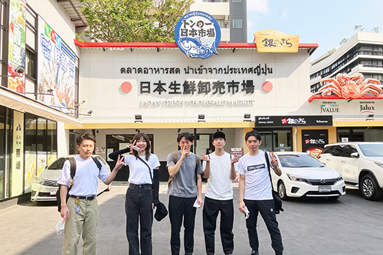 バンコク市内の日本生鮮卸売市場やスーパーマーケット等を視察しました。