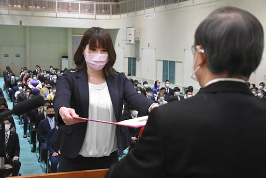 修了証書授与式：別科助産専攻代表