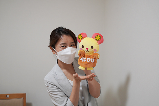青森中央学院大学マスコットキャラクター「まあちくん」とパチリ！
