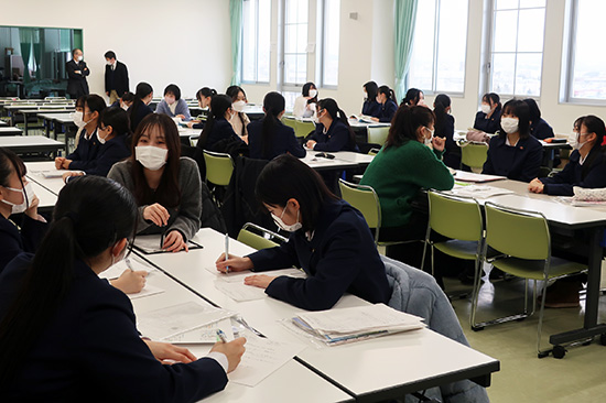 学生との座談会の様子