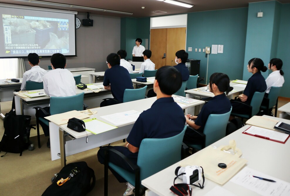 大湊高校1年生が大学見学に来ました（7/4）