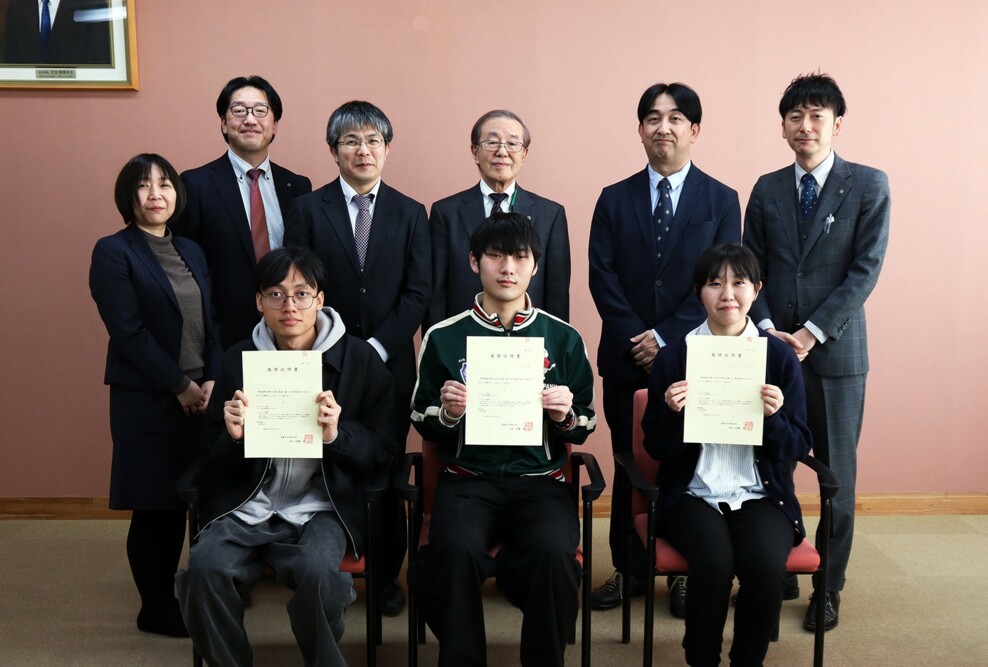 データ分析実践プログラム修了生に修了証が授与されました