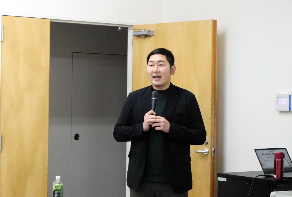 弘前市議会議員の竹内博之氏がゲストスピーカーとして登壇しました（11/14）