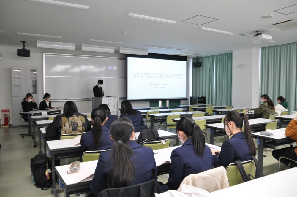 高校生が看護研究発表会を見学しました（2023/11/11）