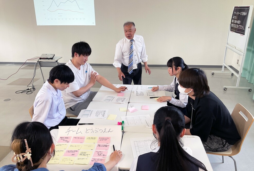 経営法学部・竹内ゼミ　木造高校生との高大連携特別ゼミを開催しました（2024/6/12）