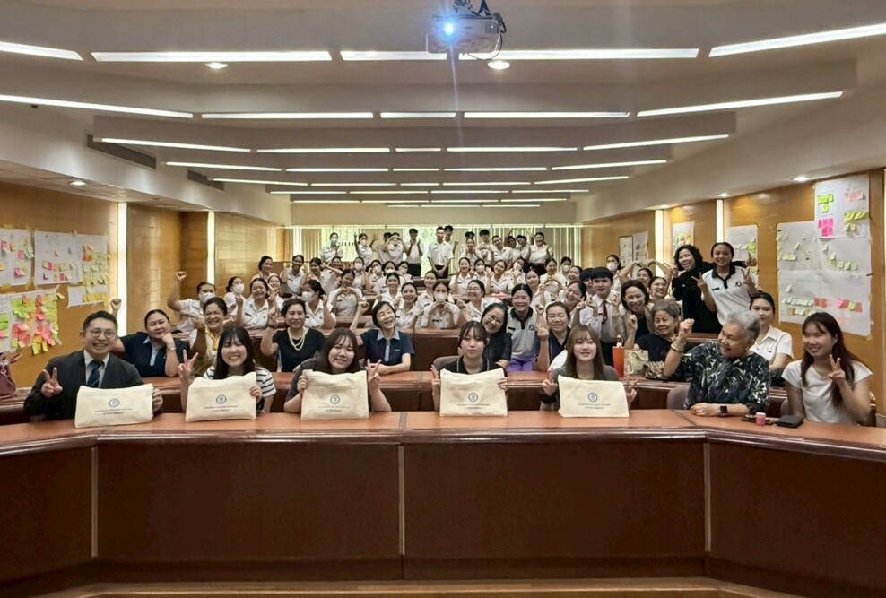 看護学部の学生がタイのサイアム大学短期研修に参加しました