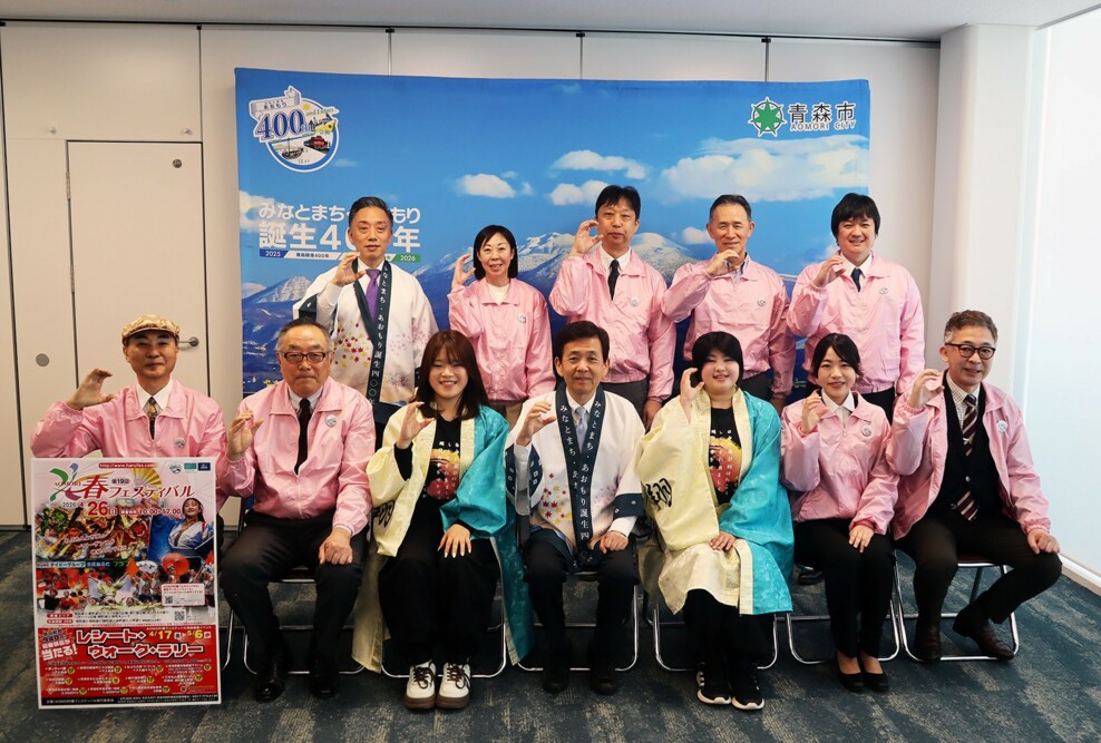 第19回AOMORI春フェスティバル実行委員会と学生実行委員会の学生が市長を表敬訪問しました