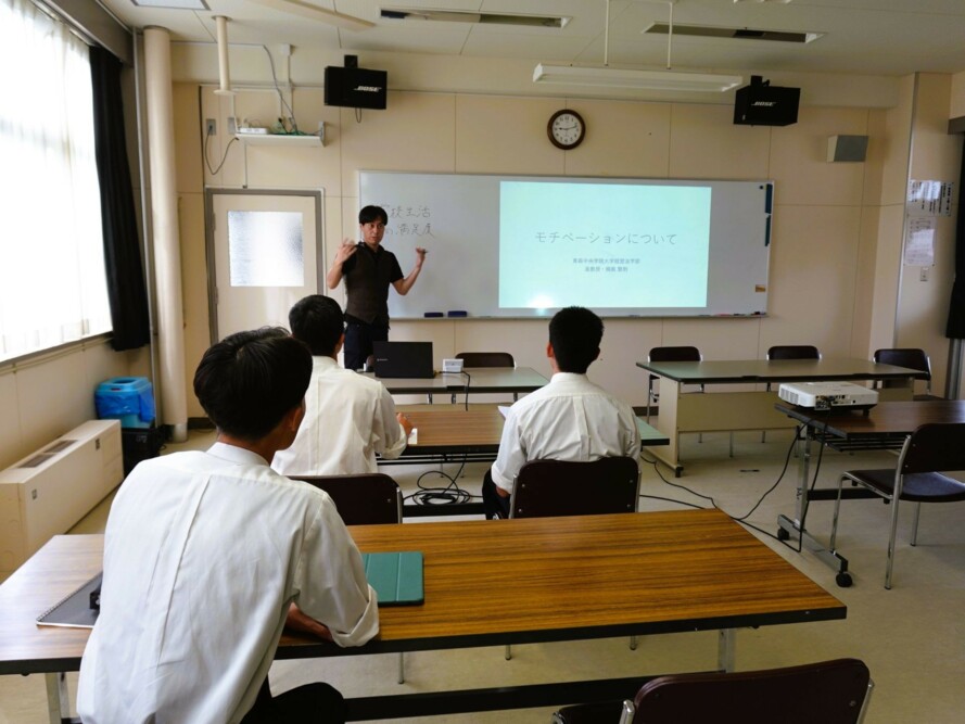 下山学園高校で高大連携講義を行いました（10/1）