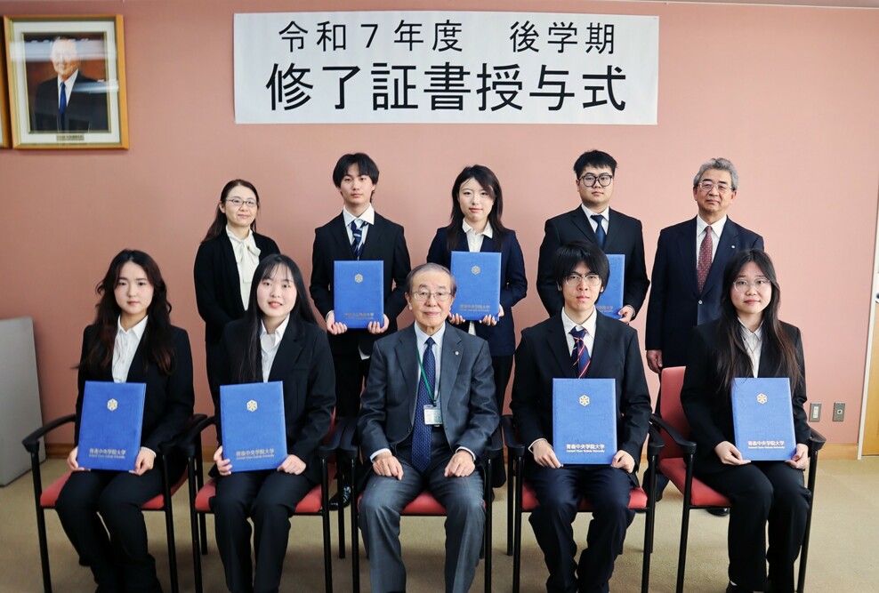 交換留学生の修了証書授与式を行いました