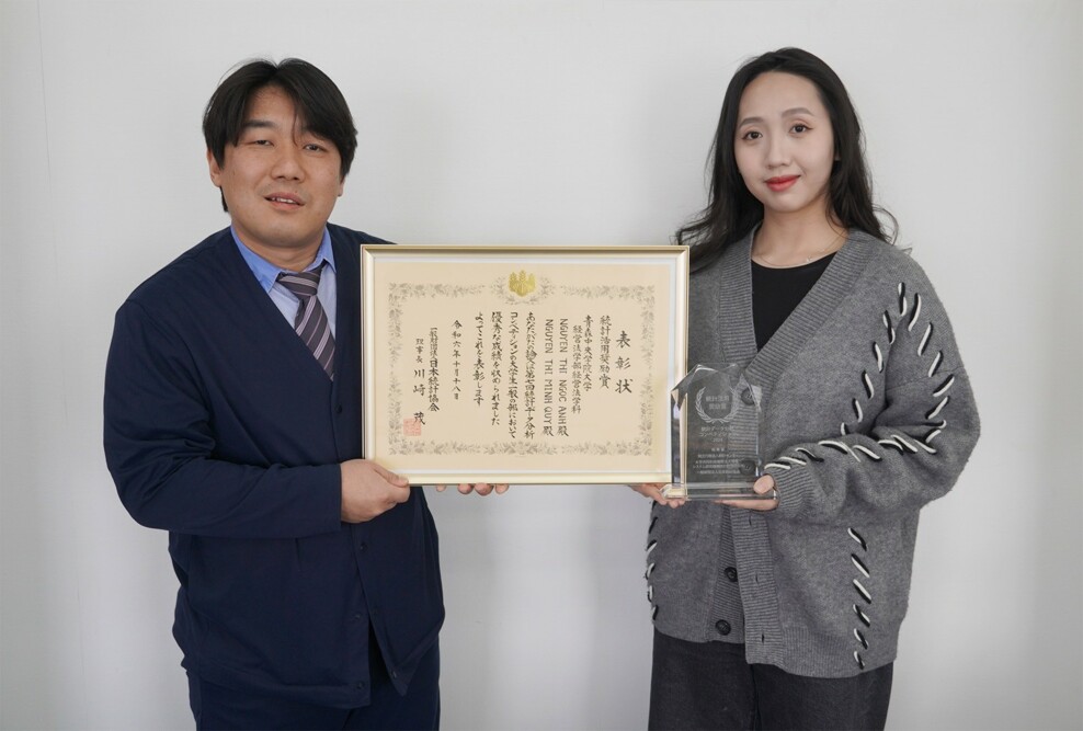 山本俊ゼミ：4年生が統計データ分析コンペティションに論文を投稿し統計データ活用奨励賞を受賞しました