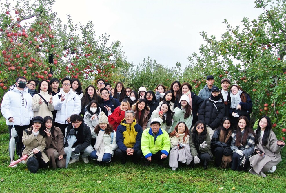 青森サポーター養成事業「りんご収穫体験」に留学生が参加しました