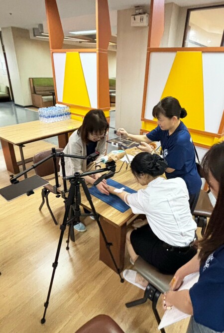 看護学部チームがタイのサイアム大学で調査を行いました